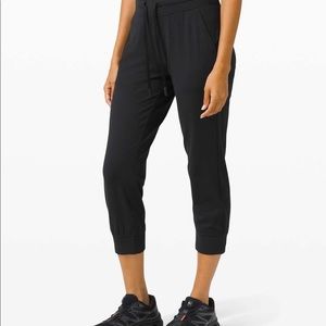 NWT Sz 0 NWT Blk Ready to Rulu Jogger Cropped
